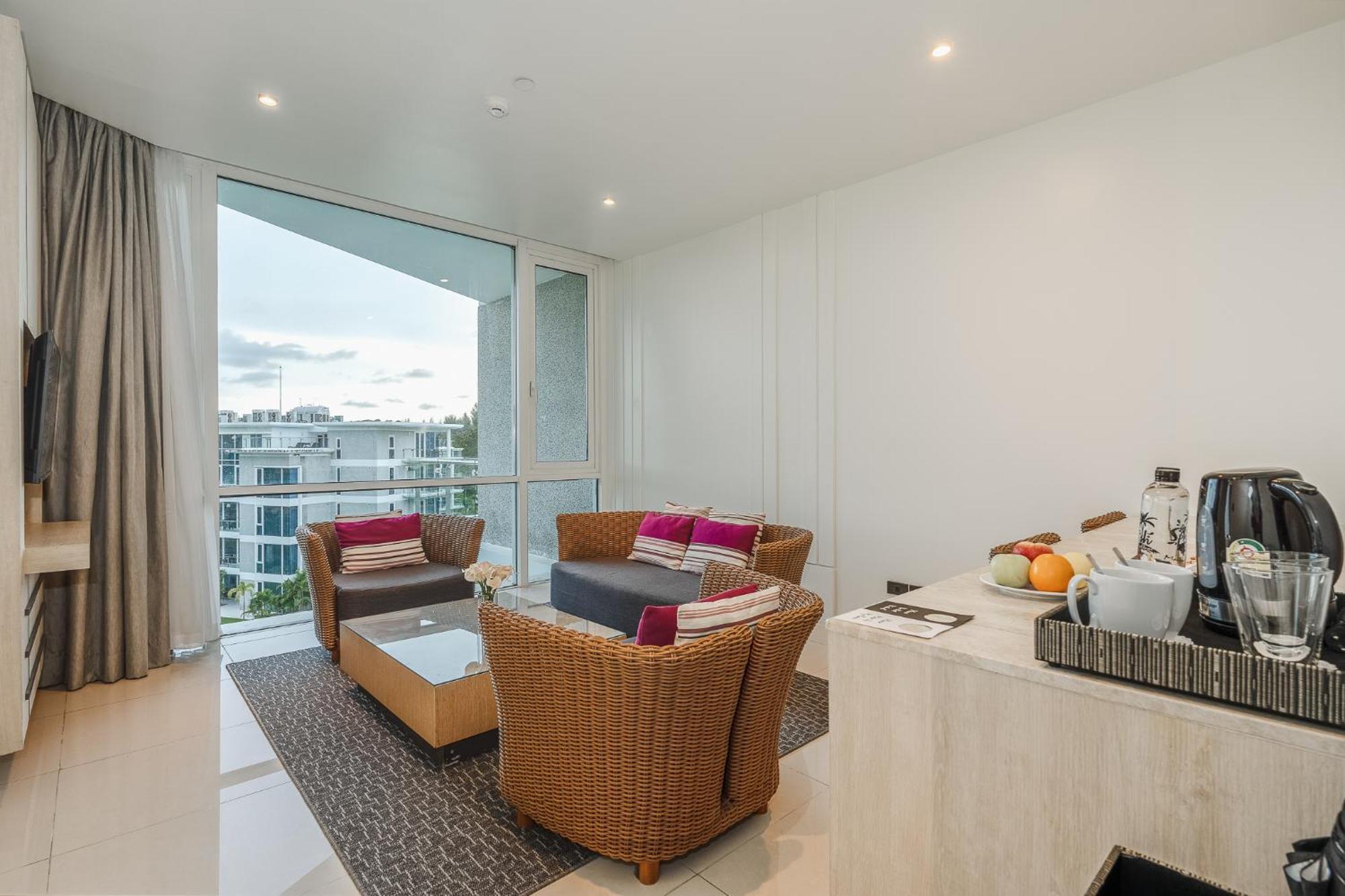 スプラッシュ ビーチ リゾート マイ カオ プーケット【SHA Plus+認定】 マイカオビーチ エクステリア 写真 Living room