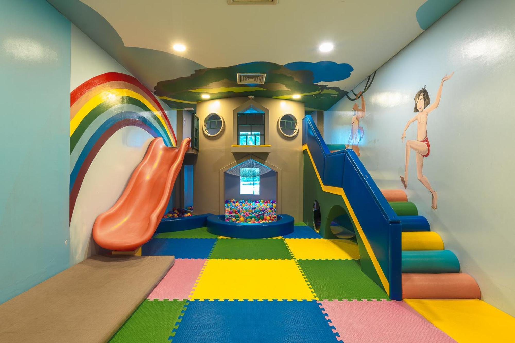 スプラッシュ ビーチ リゾート マイ カオ プーケット【SHA Plus+認定】 マイカオビーチ エクステリア 写真 A playroom